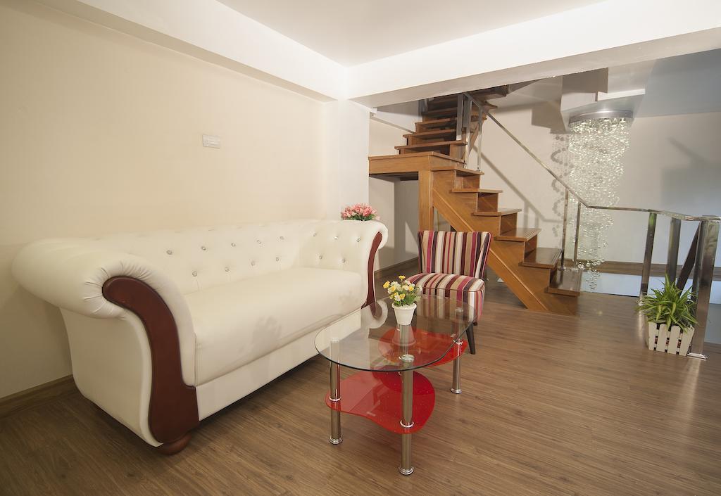 Oyo 1093 De Nawarat Chiang Mai Boutique Apartment Esterno foto