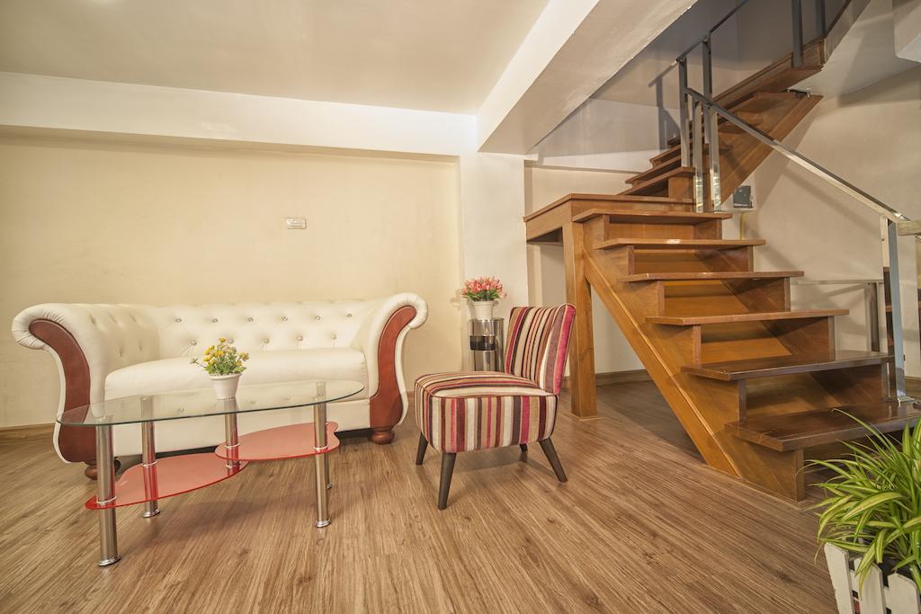 Oyo 1093 De Nawarat Chiang Mai Boutique Apartment Esterno foto